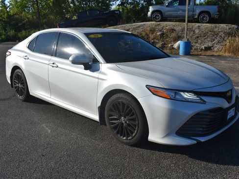 Used 2020 Toyota Camry XLE FWD image 10