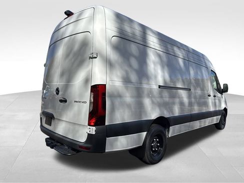 Used 2024 Mercedes-Benz Sprinter 3500 image 5
