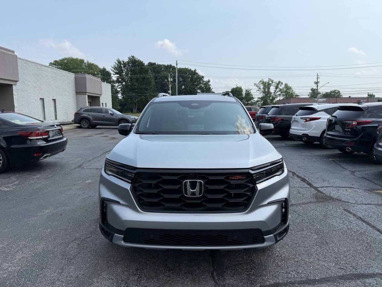 Used 2025 Honda Pilot TrailSport image 3