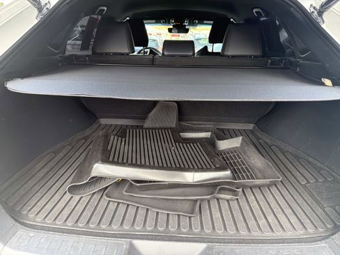 Used 2023 Toyota Venza XLE AWD/4WD image 6