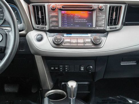 Used 2013 Toyota RAV4 Limited FWD image 14