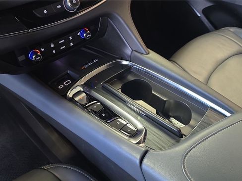 Used 2023 Buick Enclave Essence w/ LPO, Touring Package image 28