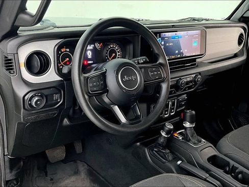 Used 2025 Jeep Wrangler Sport AWD/4WD image 16