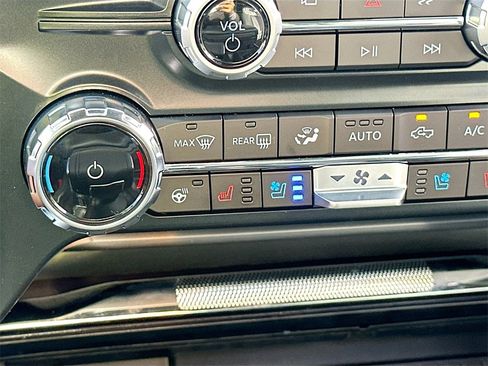 Used 2025 Ford F150 Platinum image 21