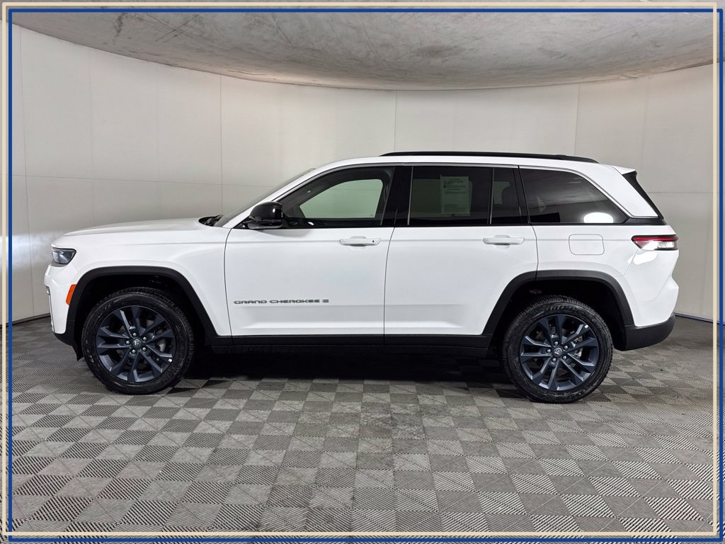 Used 2026 Jeep Grand Cherokee Limited AWD/4WD image 13