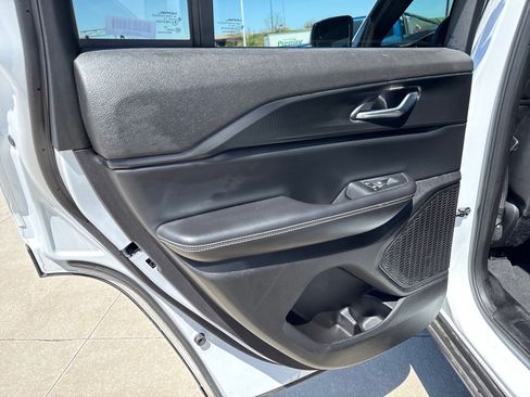 Used 2025 Jeep Grand Cherokee Altitude image 11