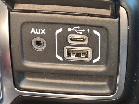 Used 2022 Jeep Gladiator Sport image 8