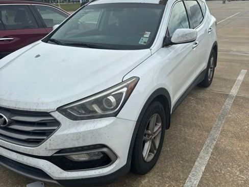 Used 2017 Hyundai Santa Fe Sport FWD image 2