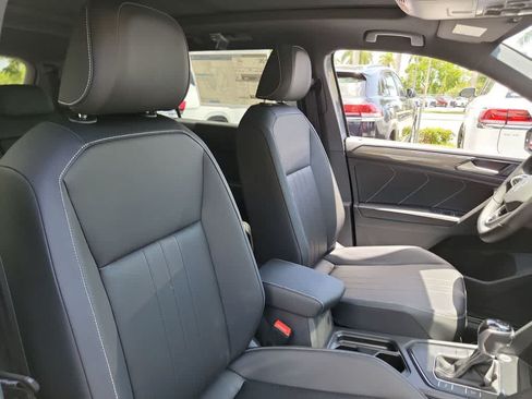 Certified 2023 Volkswagen Tiguan SE R-Line FWD image 32
