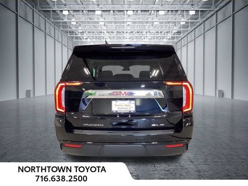 Used 2023 GMC Yukon SLE w/ Gmc Pro Safety Plus Package AWD/4WD image 28