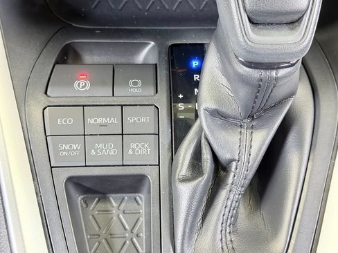 Used 2019 Toyota RAV4 LE w/ Carpet Mat Package AWD/4WD image 42