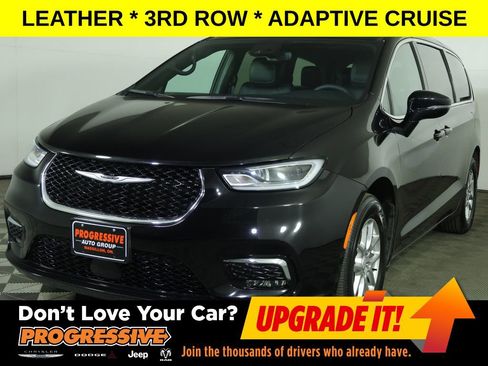 Used 2025 Chrysler Pacifica Select image 1