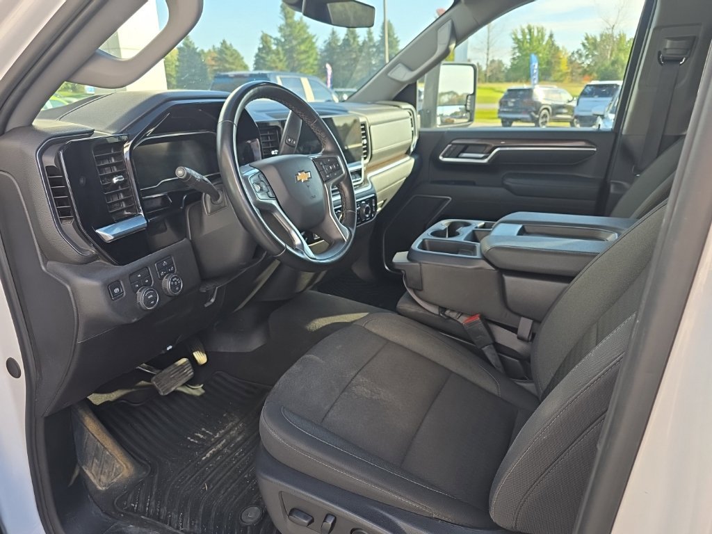 Used 2025 Chevrolet Silverado 2500 LT w/ Convenience Package AWD/4WD image 13