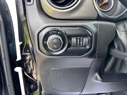 Used 2021 Jeep Gladiator Sport AWD/4WD image 12