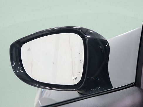 Used 2025 Chrysler Pacifica Limited FWD image 24