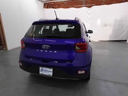 Used 2023 Hyundai Venue SEL image 5
