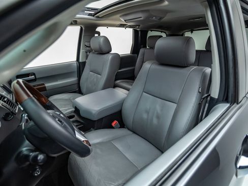 Used 2016 Toyota Sequoia Platinum image 2