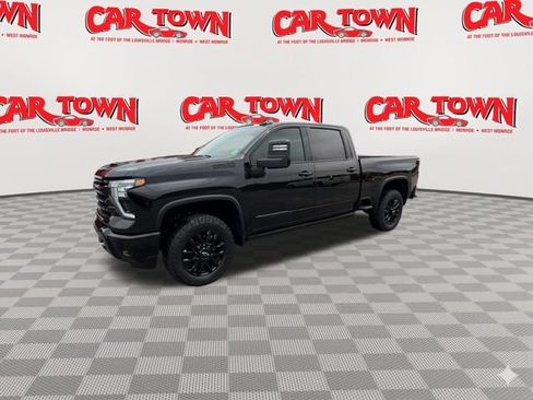 Used 2025 Chevrolet Silverado 2500 High Country w/ Midnight Edition AWD/4WD image 4