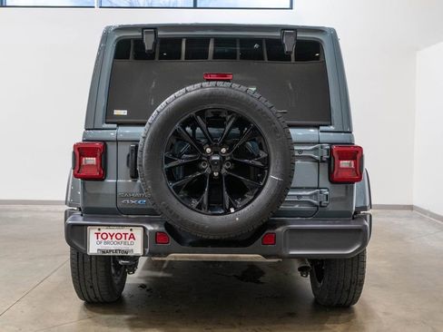 Used 2025 Jeep Wrangler Unlimited Sahara image 8