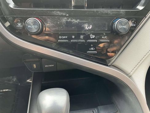 Used 2022 Toyota Camry SE image 40