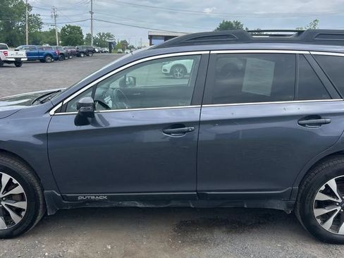 Used 2017 Subaru Outback 2.5i Limited AWD/4WD image 4