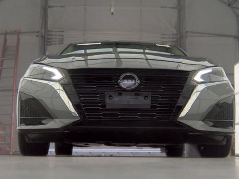 Used 2023 Nissan Altima 2.5 SV FWD image 4