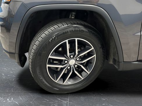 Used 2018 Jeep Grand Cherokee Limited AWD/4WD image 34