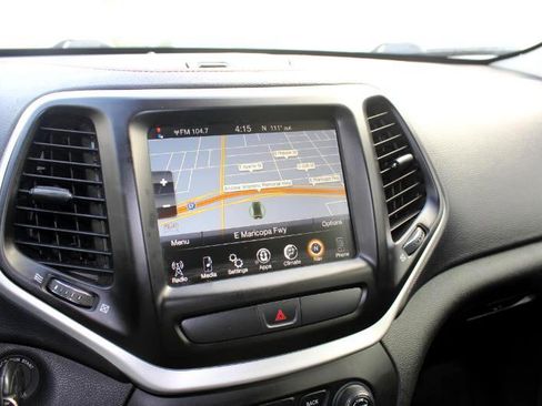 Used 2017 Jeep Cherokee Trailhawk image 28