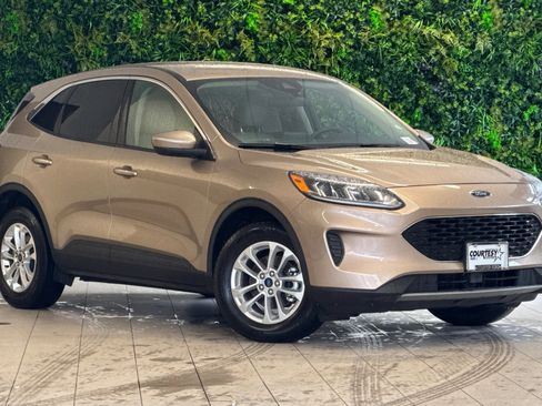 Certified 2020 Ford Escape SE image 1