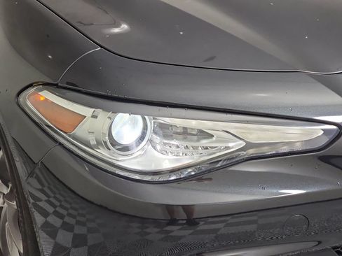 Used 2018 Alfa Romeo Giulia RWD image 28