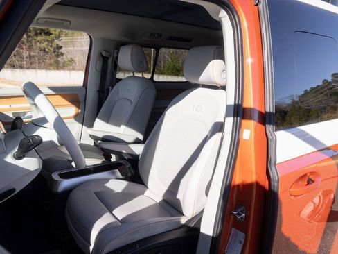 Used 2025 Volkswagen ID. Buzz 1st Edition image 24