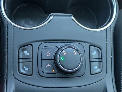 Used 2023 GMC Terrain SLT image 25