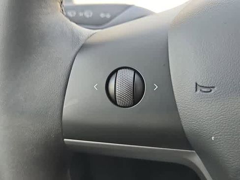 Used 2023 Tesla Model Y Long Range image 24