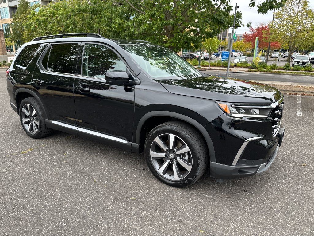 Used 2025 Honda Pilot Elite image 8
