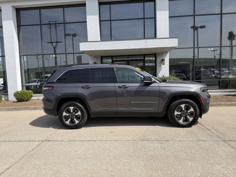 Used 2022 Jeep Grand Cherokee Limited 4xe AWD/4WD image 3