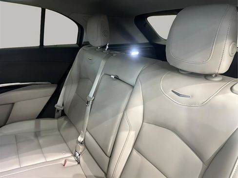 Used 2020 Cadillac XT4 Luxury w/ Cold Weather Package AWD/4WD image 10