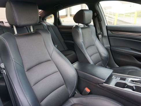 Used 2018 Honda Accord Sport image 18