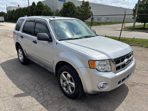 Used 2012 Ford Escape XLT FWD image 1