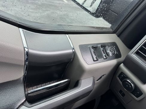 Used 2017 Ford F150 XLT w/ Equipment Group 302A Luxury AWD/4WD image 17