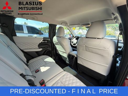 Used 2023 Mitsubishi Outlander SEL AWD/4WD image 41