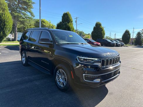 Used 2024 Jeep Wagoneer 4WD image 7