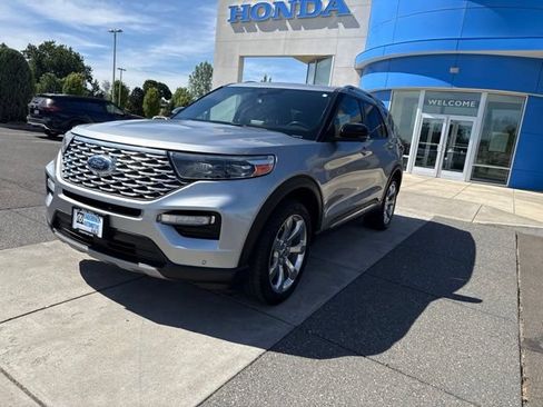 Used 2020 Ford Explorer Platinum w/ Premium Technology Package AWD/4WD image 16