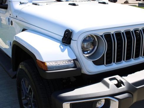 New 2026 Jeep Wrangler Unlimited Sahara AWD/4WD image 5
