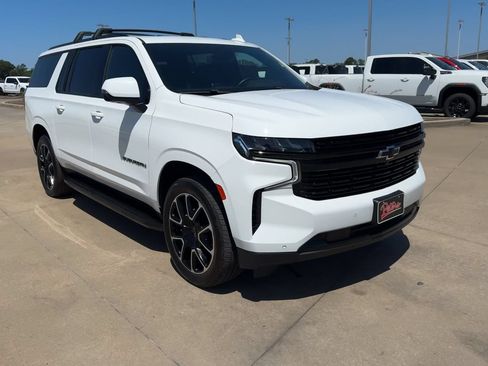 Used 2023 Chevrolet Suburban RST w/ Luxury Package RWD image 3