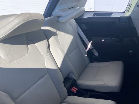 Used 2020 Volvo XC90 T5 Momentum w/ Protection Package Premier image 10