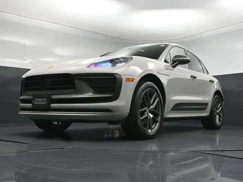 Certified 2025 Porsche Macan Turbo AWD/4WD image 23