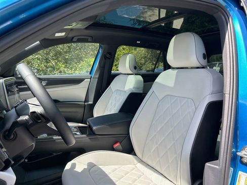 Used 2024 Volkswagen Atlas Cross Sport SEL Premium R-Line image 15