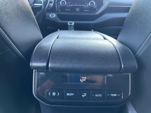 Used 2020 Toyota Highlander XLE AWD/4WD image 18