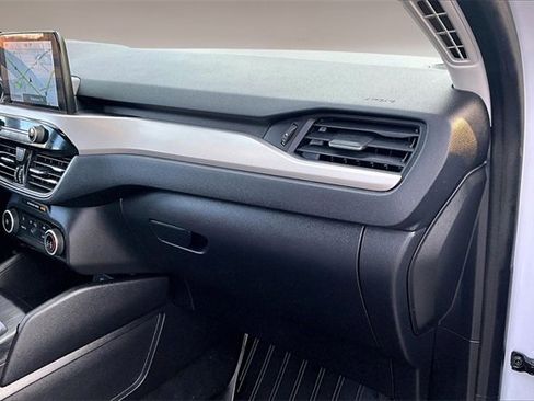 Used 2021 Ford Escape SE image 23