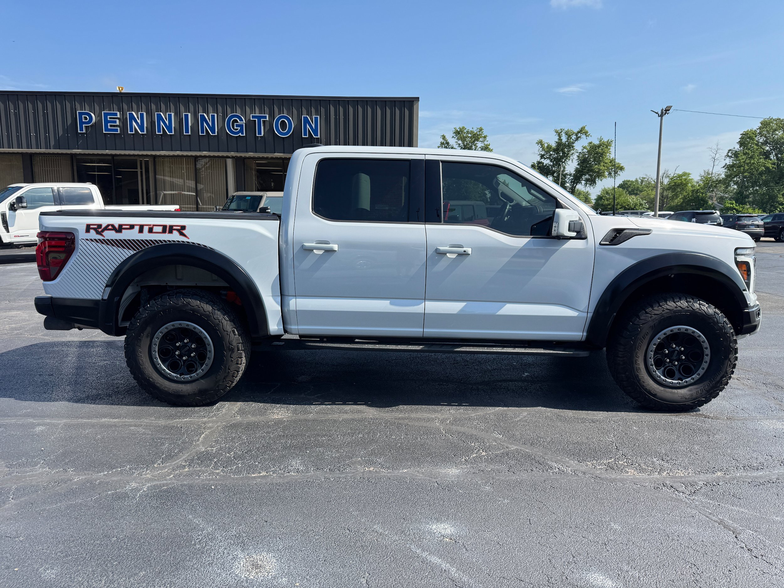 Used 2025 Ford F150 Raptor AWD/4WD image 8